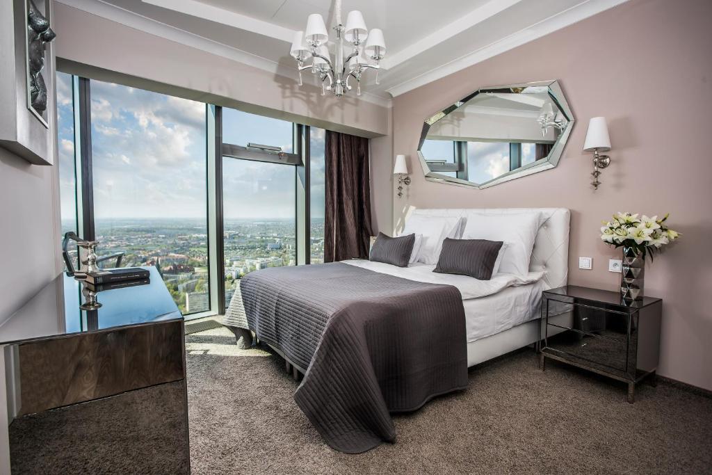 30th+ Floor Apartments in Sky Tower - 14