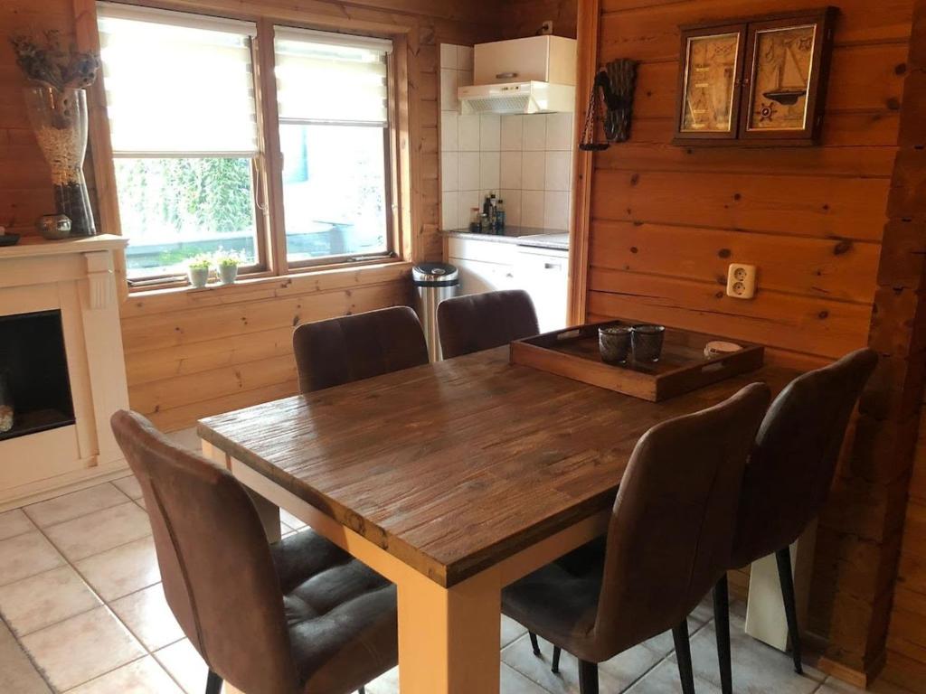 Posezení v ubytování Holiday Home Hulshorst near Dolfinarium