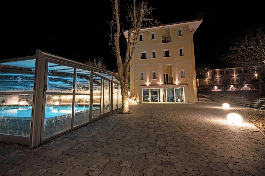 Bazén v ubytování Hotel Valle del Fiora nebo v jeho okolí