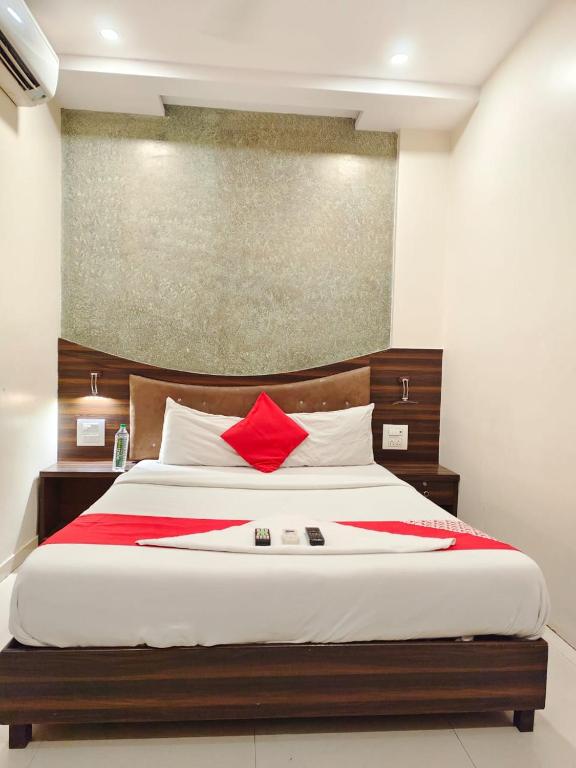 Postel nebo postele na pokoji v ubytování Hotel Avion Park - Near Mumbai International Airport