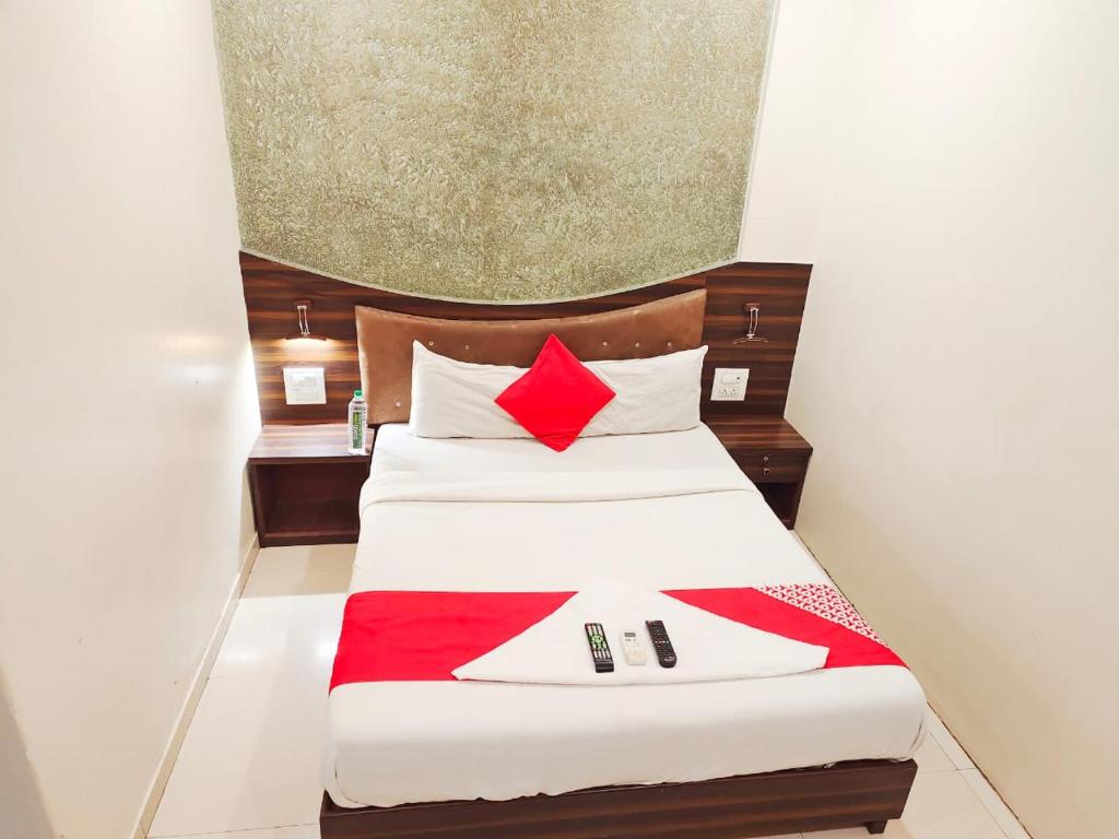 Postel nebo postele na pokoji v ubytování Hotel Avion Park - Near Mumbai International Airport
