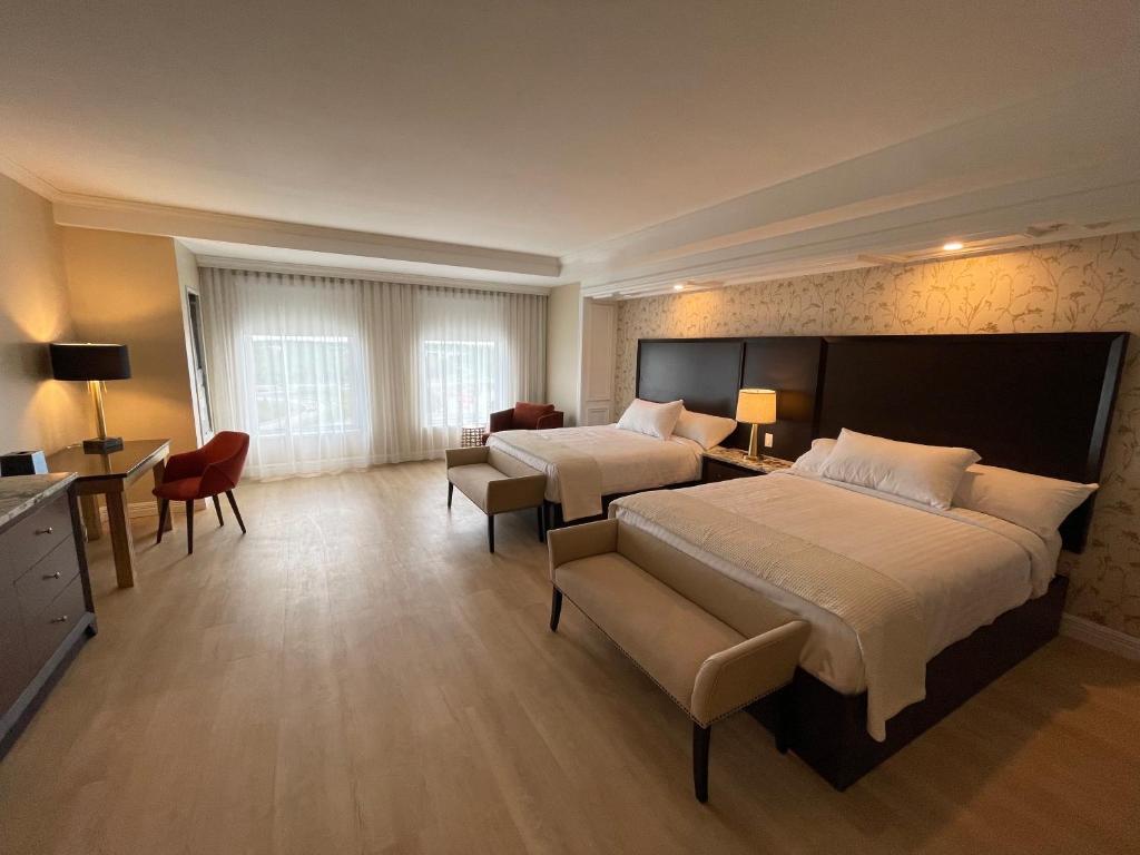 
Deluxe Two Queen Beds with Walk-In Shower - Non Smoking
