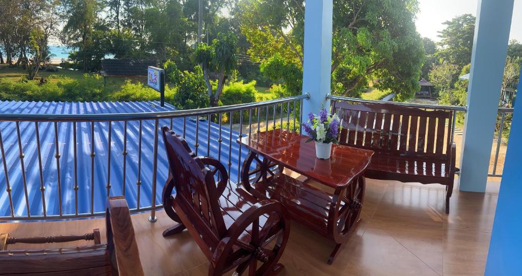 Balkón nebo terasa v ubytování Twocans Resort KohMak - SHA