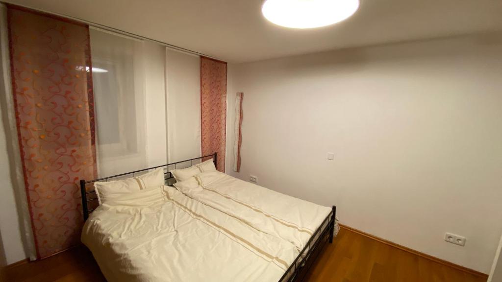FeWo Luxus Wohnung im eigenen Ferienhaus, 120 qm, Nähe Regensburg mit Balkon, Terrasse & Garten, gute Zuganbindung - Apartamento De Lujo