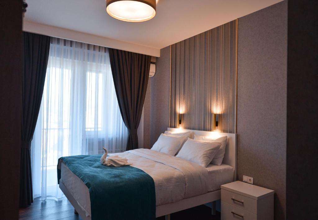 Un pat sau paturi într-o cameră la Hotel Babi