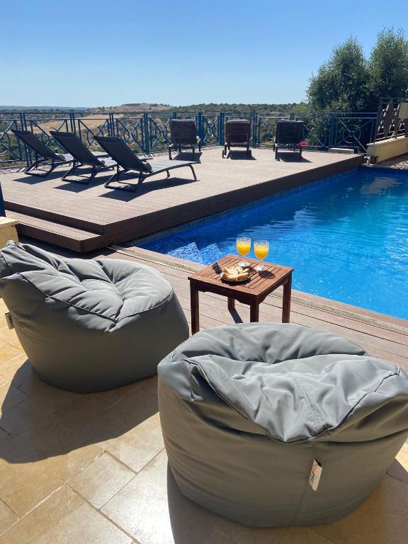 La Villa Toscana: Pool & Elah Valley vineyard view - Villa