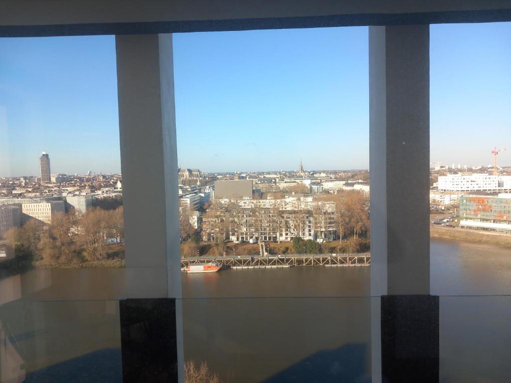 Widok na miasto Nantes z tego apartamentu