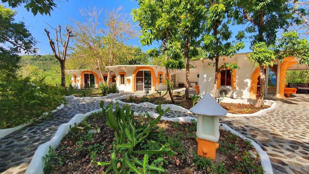 Flintstone Mini-Cave