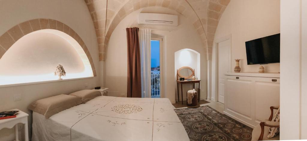 A bed or beds in a room at LE MAIOLICHE - Apulian B&B