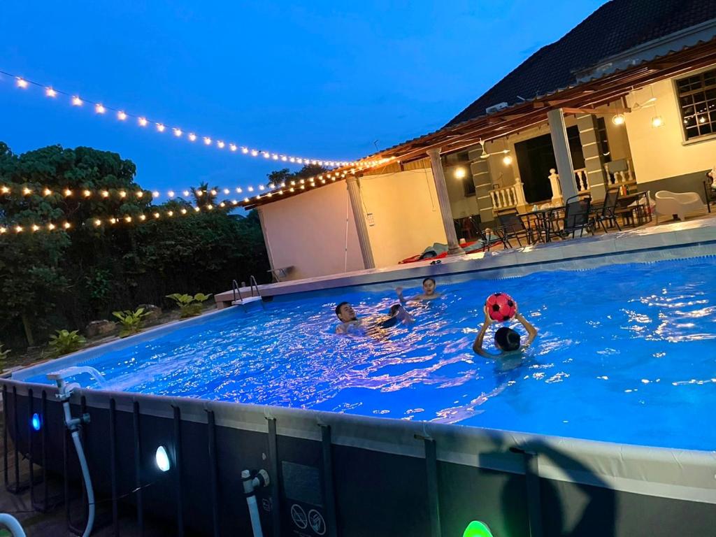 Bazén v ubytování Villa Ruby - with private swimming pool nebo v jeho okolí