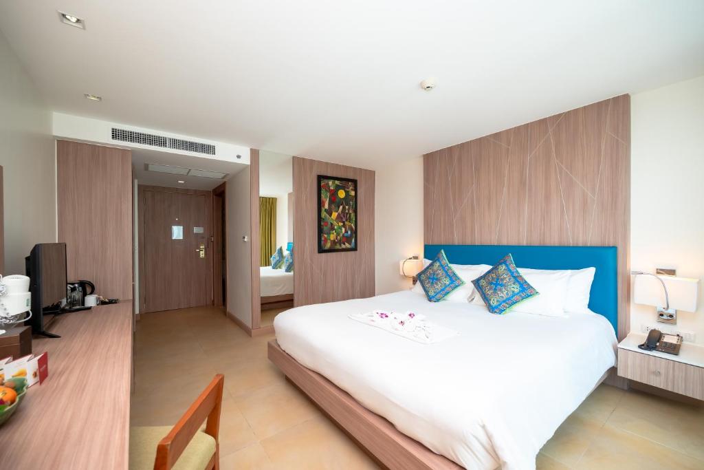 
PREMIUM DELUXE - KING+SOFA BED
