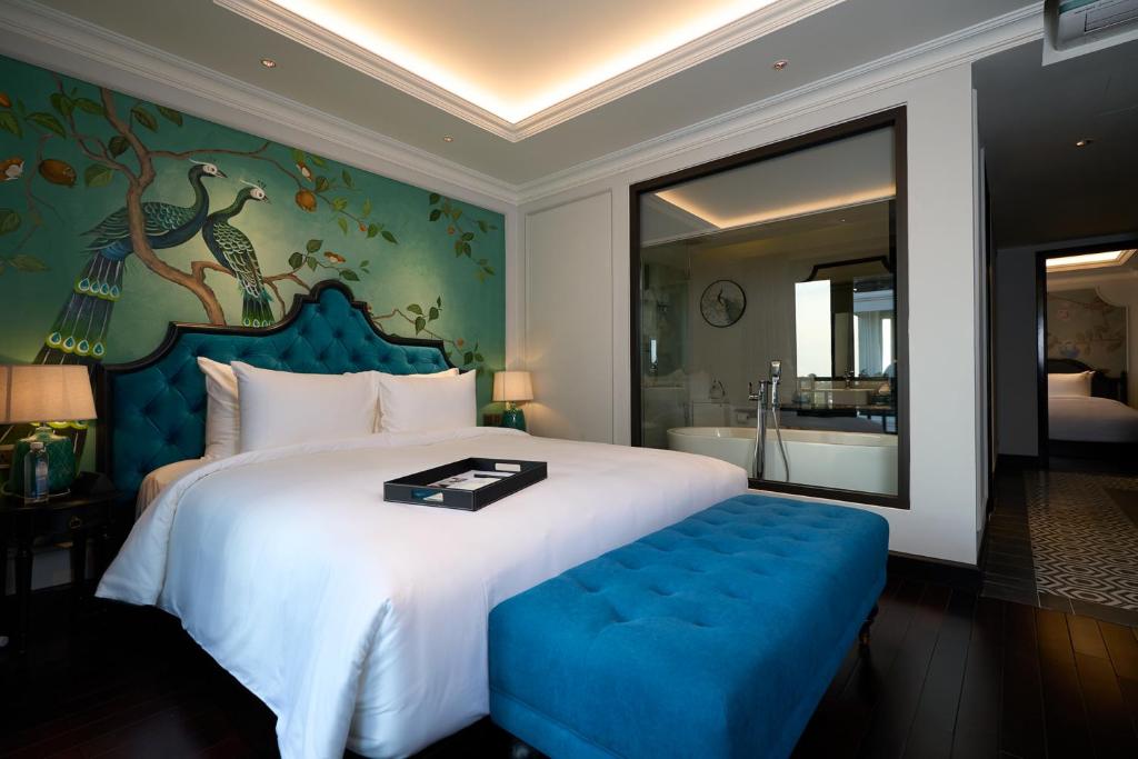 Postel nebo postele na pokoji v ubytování Hoi An Delicacy Hotel & Spa