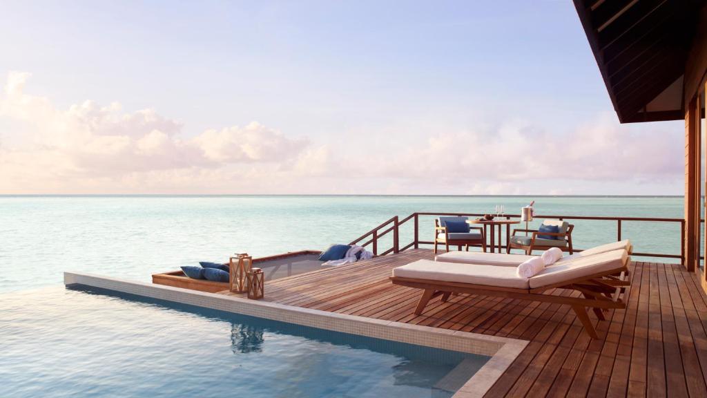 Anantara Veli Maldives Resort: Deluxe Over Water Pool Villa