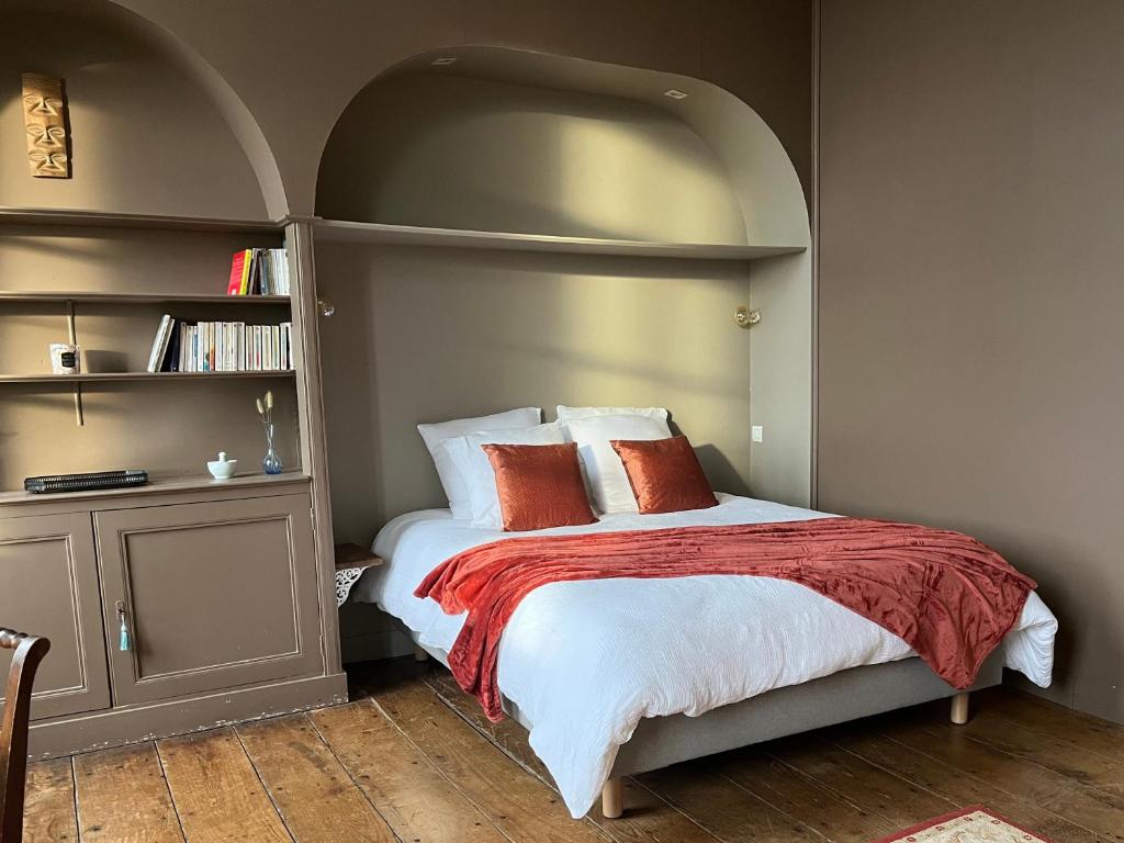 Posteľ alebo postele v izbe v ubytovaní Mercier de Montigny - Les Chambres du Beffroi - SPA et Massage