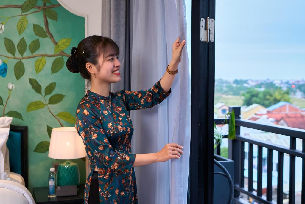 Phòng Premium Giường Đôi Có Ban Công Nhìn Ra Hồ Bơi