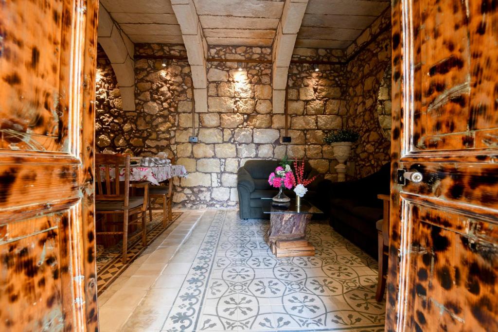 Posezení v ubytování Il-Bàrraġ Farmhouse B&B - Gozo Traditional Hospitality