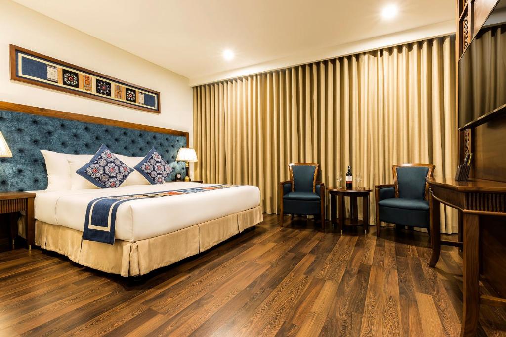 Postel nebo postele na pokoji v ubytování Balcona Hotel Da Nang
