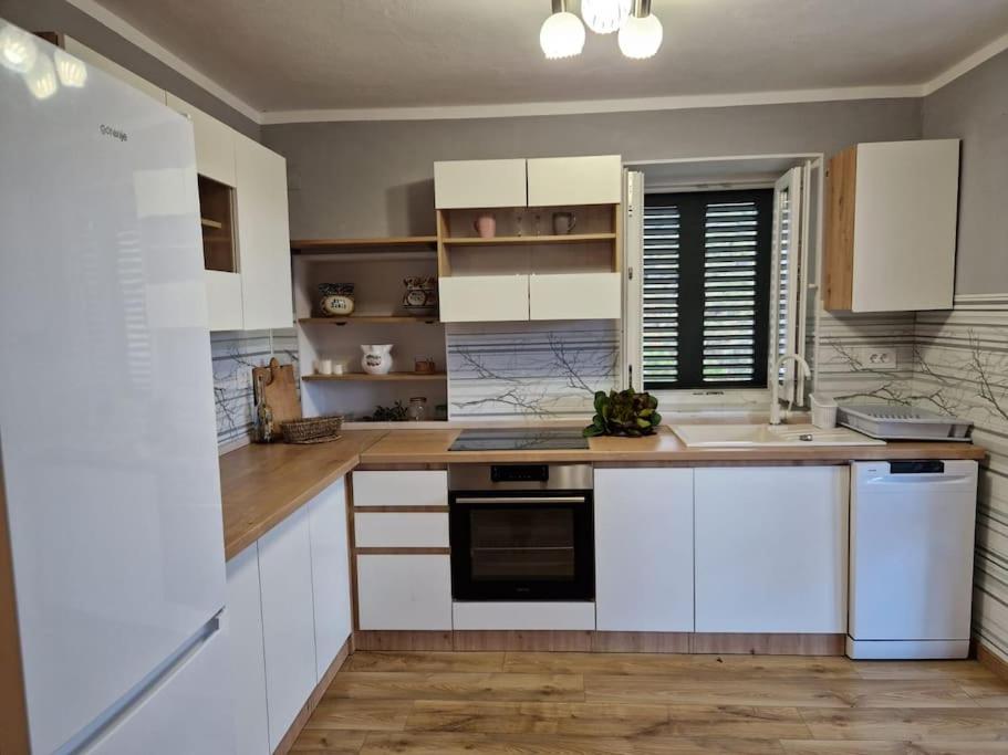 Kuchyň nebo kuchyňský kout v ubytování Lavanda apartman 2