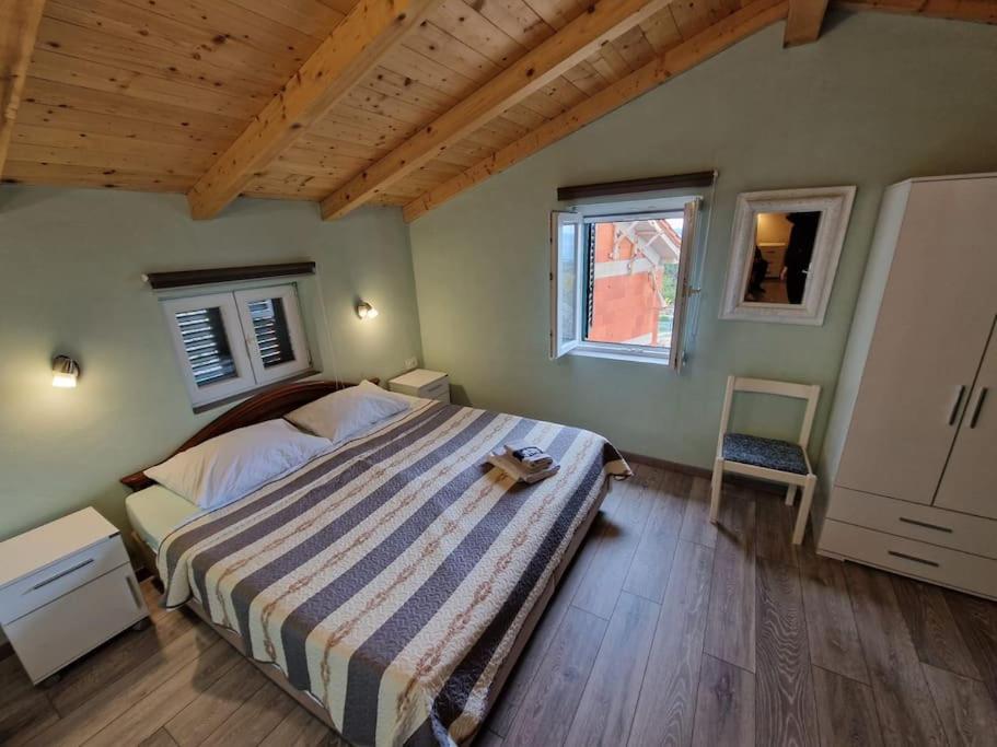 Postel nebo postele na pokoji v ubytování Lavanda apartman 2