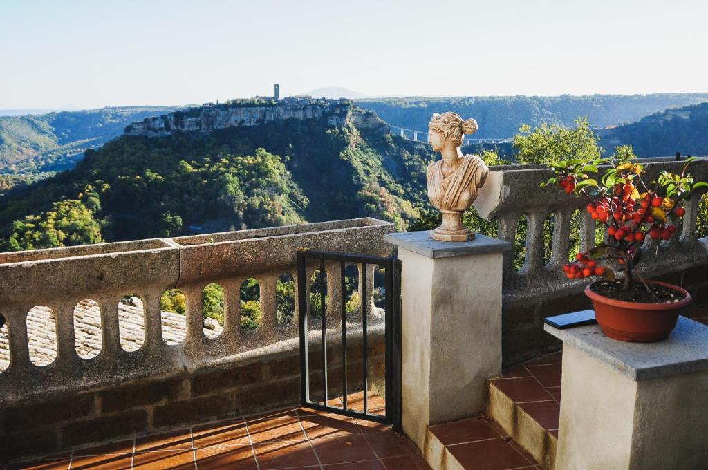 a statue on a balcony with a view at MiraCivita in Lubriano