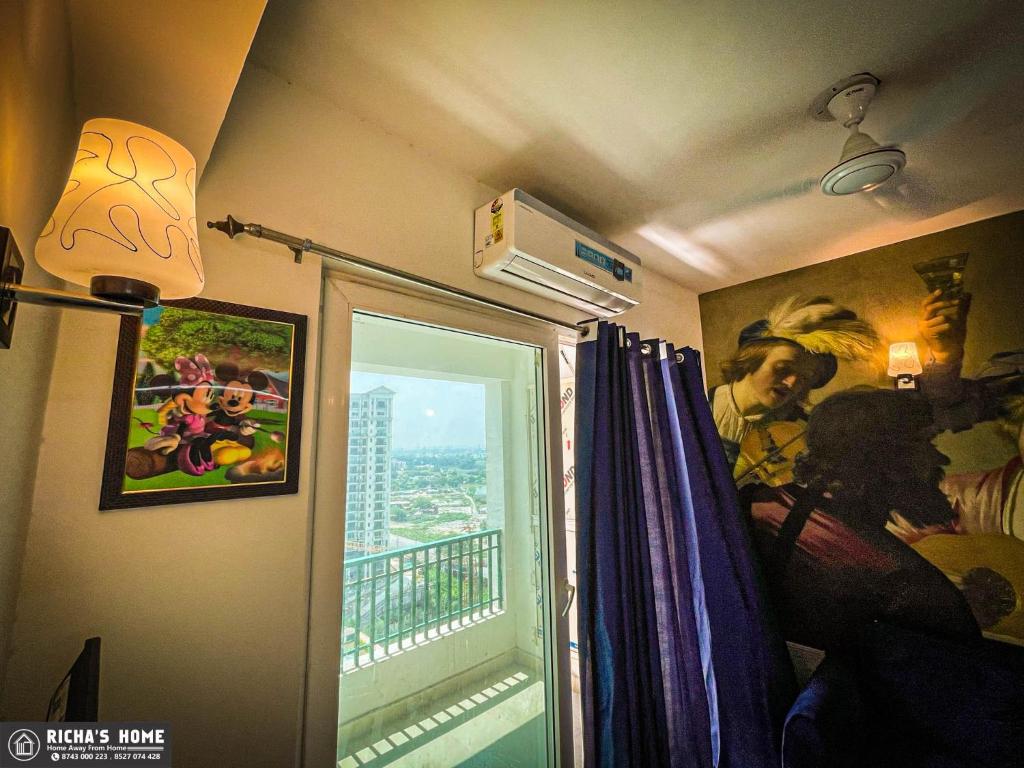 Richa's Home - Deluxe Family Room