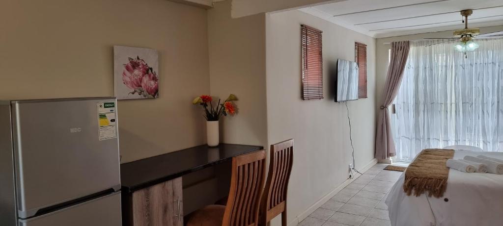 صورة لـ Private Guest Suite with 24hr Electricity, East London في شرق لندن