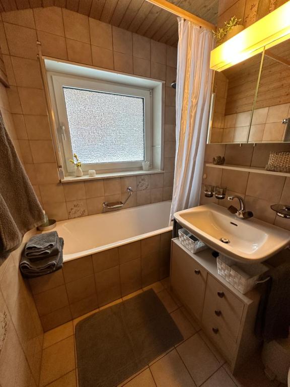 Koupelna v ubytování Dachwohnung mit Charme im Haus Luchre, Zermatt