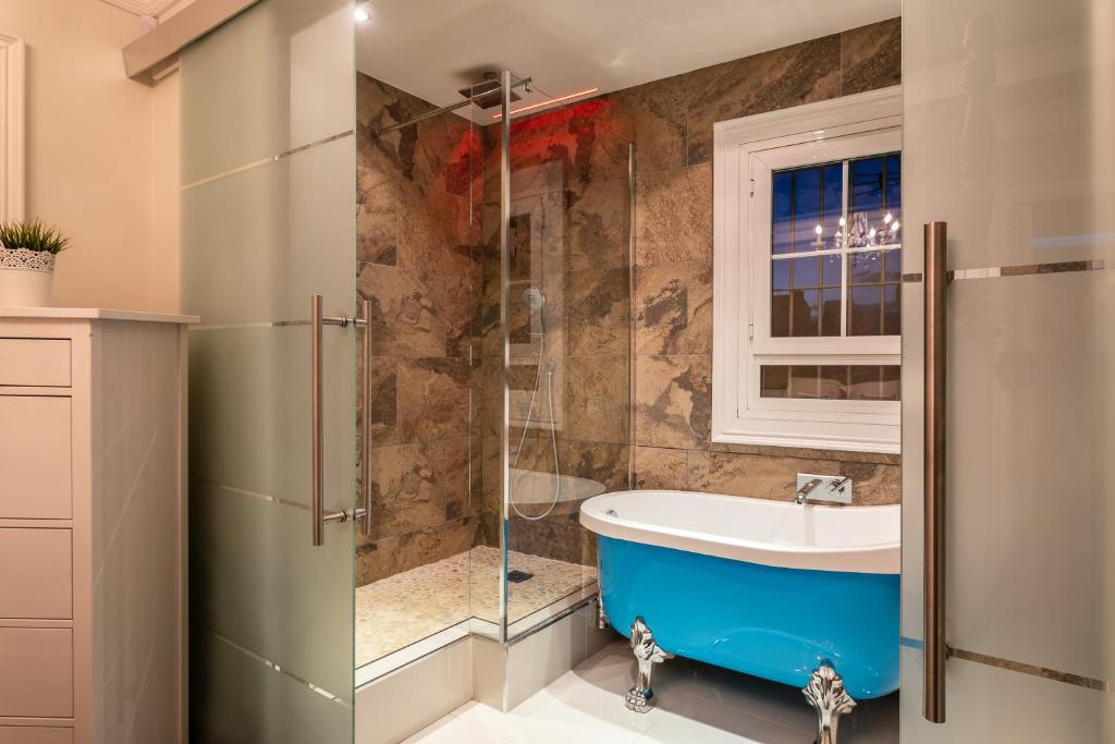 Kúpeľňa v ubytovaní weforyou 2 BEDROOMS PENTHOUSE AT MALAGA CENTER