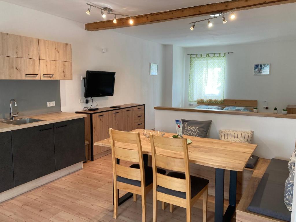 Kuchyň nebo kuchyňský kout v ubytování Ferienwohnung MINA - Rattendorf