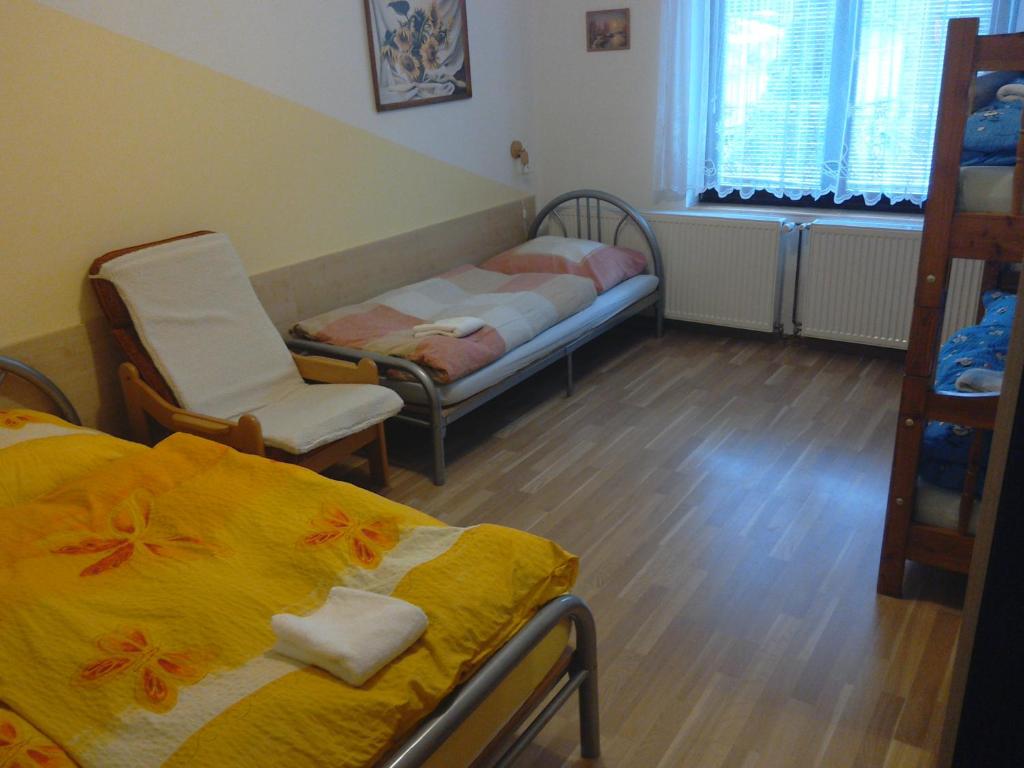 Łóżko lub łóżka w pokoju w obiekcie Apartmány pod Suchým Vrchem