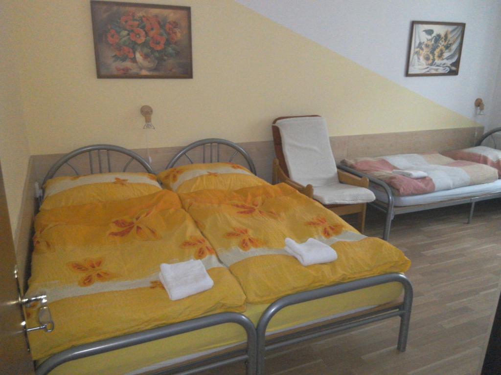Łóżko lub łóżka w pokoju w obiekcie Apartmány pod Suchým Vrchem
