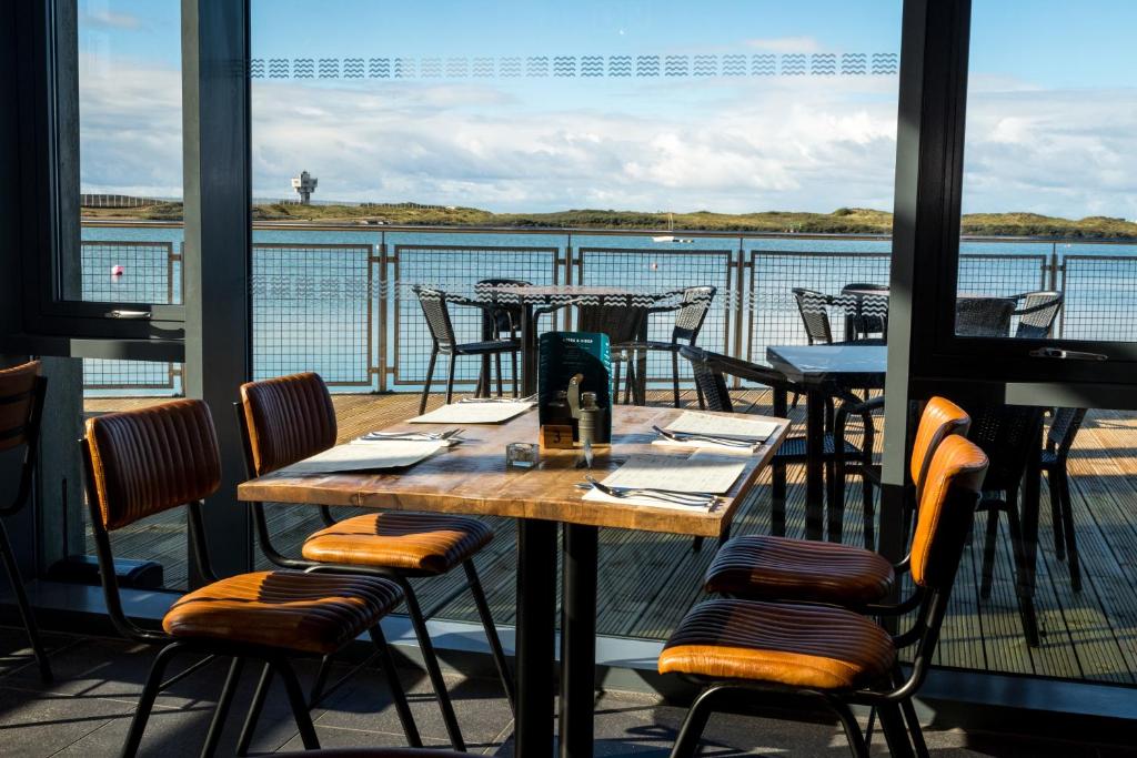 The Lake House - Resim 18