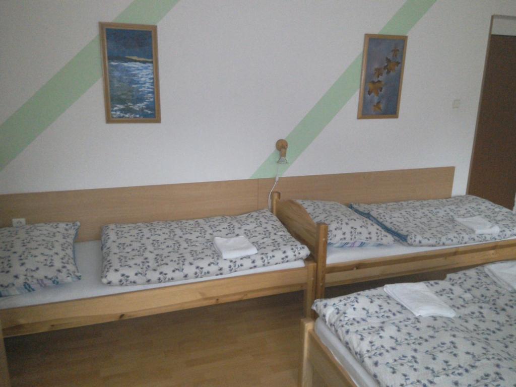 Łóżko lub łóżka w pokoju w obiekcie Apartmány pod Suchým Vrchem