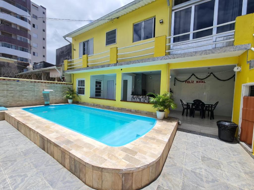 Imagine din galeria proprietății Edícula completa com piscina în Mongaguá