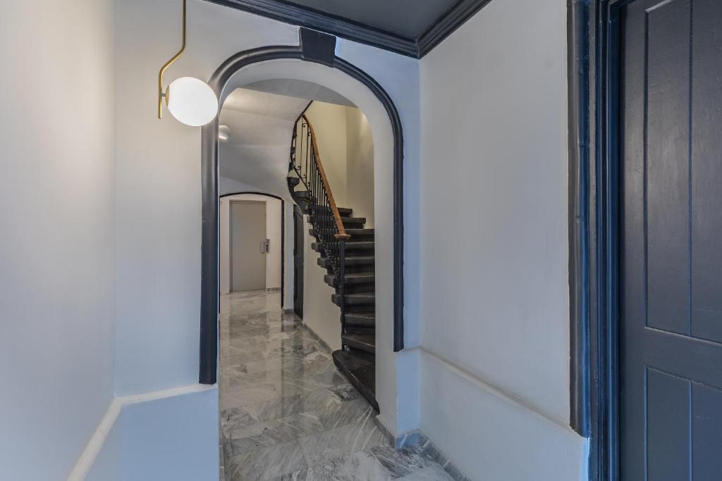 Stylish Retro Suites - 2