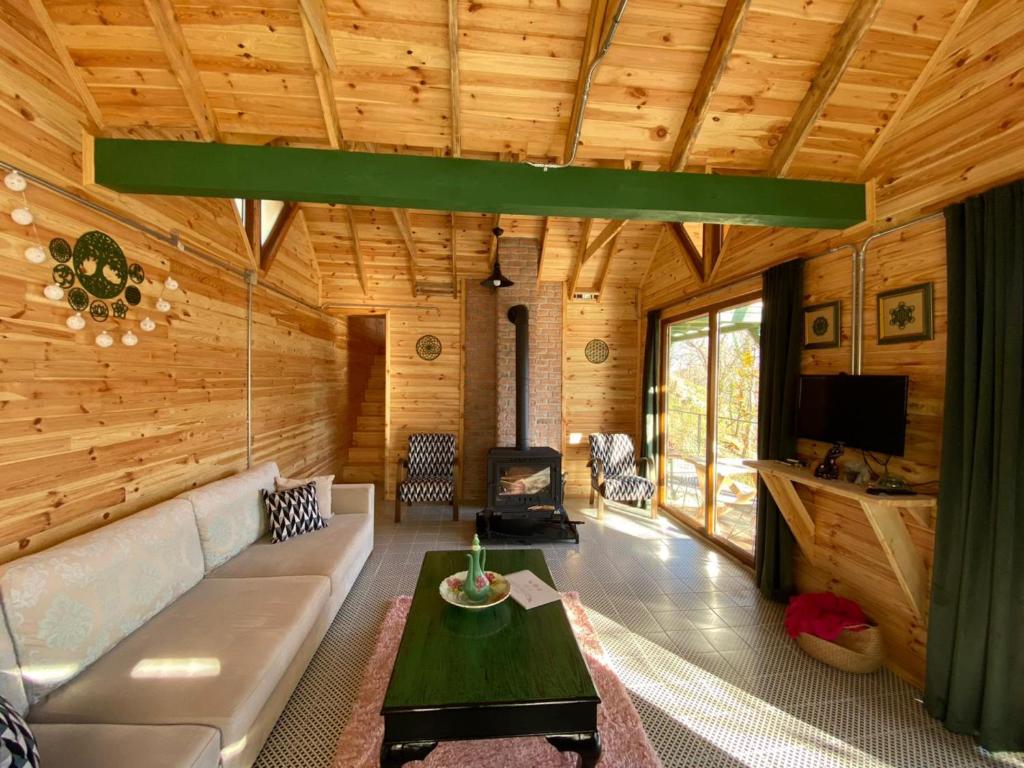 Kép Secluded Wooden House with Jacuzzi in Sapanca szállásáról Feyziye városában a galériában