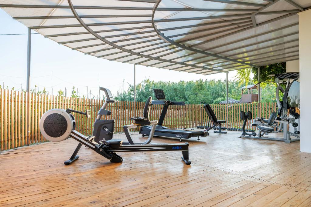 Fitness centrum a/nebo fitness zařízení v ubytování May Beach Hotel
