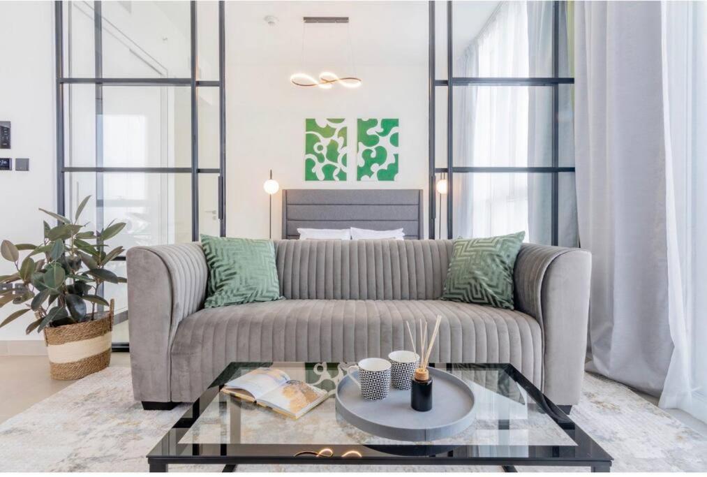 place near the park, with space for work & play 2b