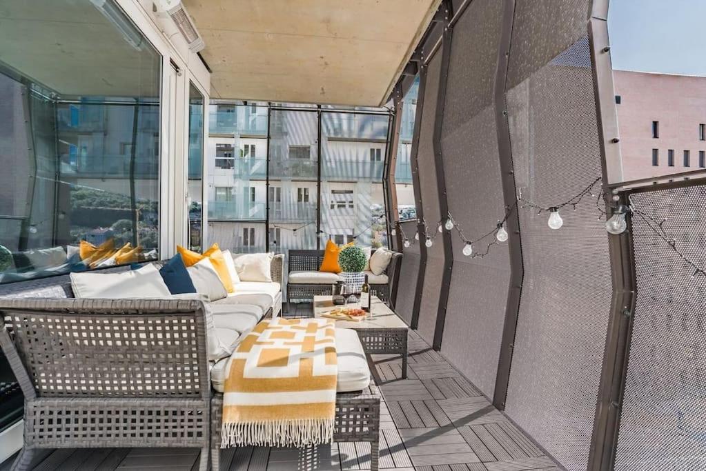 Posezení v ubytování Spacious modern 2BR apartment at Central OSLO BARCODE