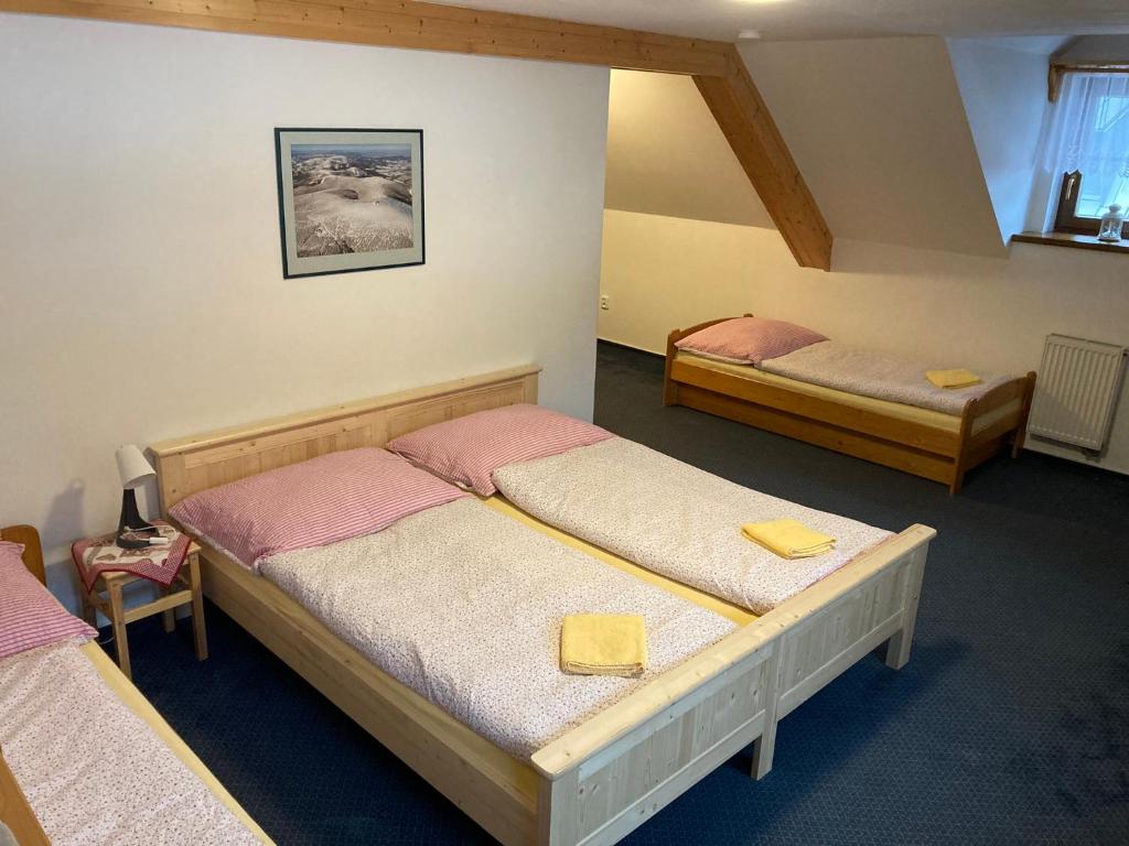 Postel nebo postele na pokoji v ubytování Penzion Eliška