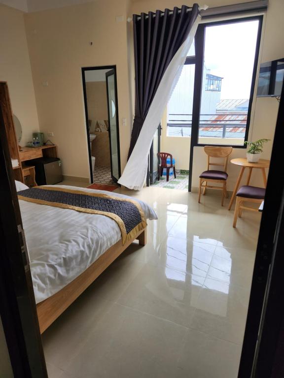 Postel nebo postele na pokoji v ubytování K Bình Phương Hotel