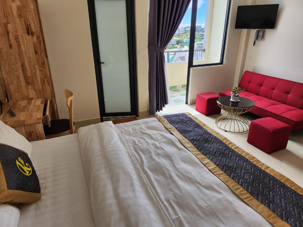 Postel nebo postele na pokoji v ubytování K Bình Phương Hotel