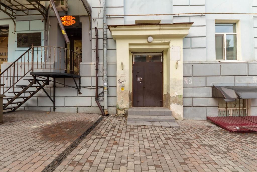 Дизайнерські апартаменти у центрі біля ЦУМу photo