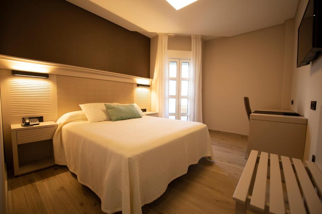 Posteľ alebo postele v izbe v ubytovaní Hotel Diufain