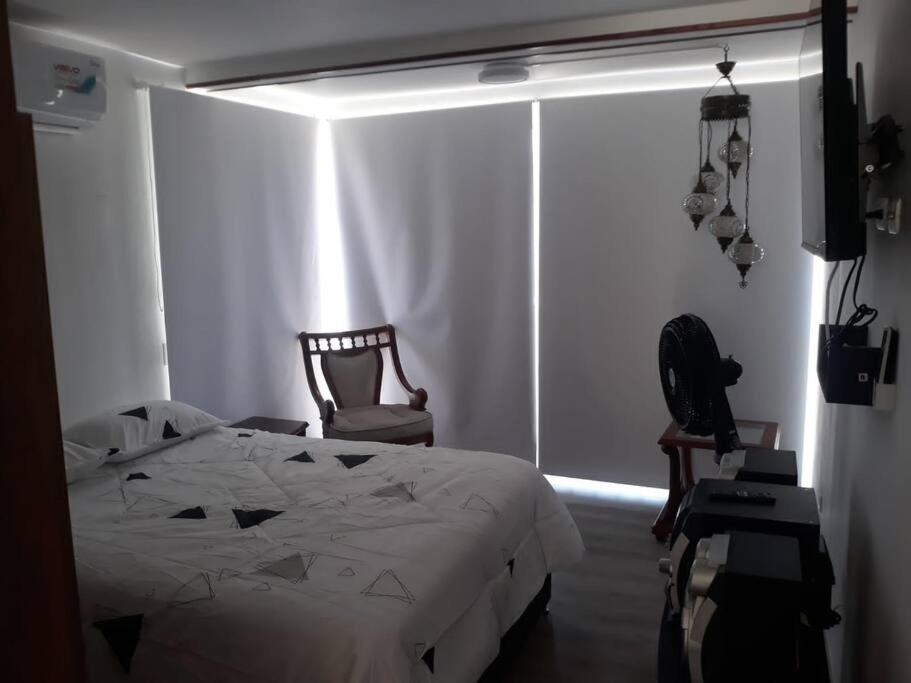 Postel nebo postele na pokoji v ubytování Con Piscina, Cómodo y acogedor Apartaestudio en el rodadero