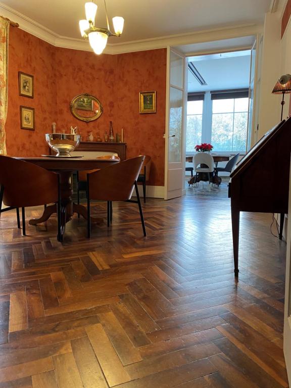 Posedenie v ubytovaní LE CLOS DU TULIPIER
