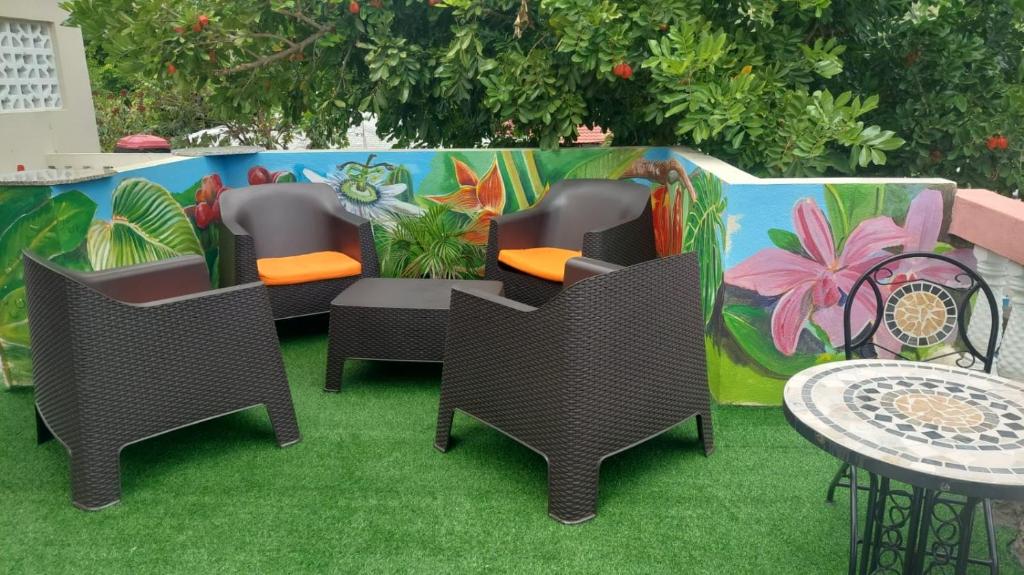 a group of chairs and a table on the grass at Dancehall Hostel in Kingston
