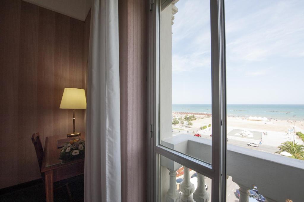 Nespecifikovaný výhled na moře nebo výhled na moře při pohledu z hotelu