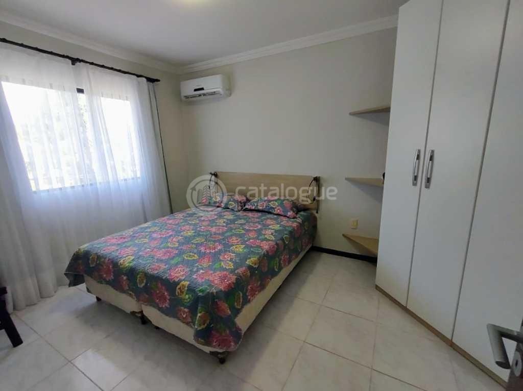 a small bedroom with a bed and a window at Condominio com vista para o mar in Nísia Floresta