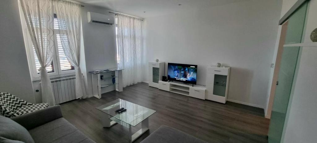 TV a/nebo společenská místnost v ubytování Apartment Lori - beautiful view
